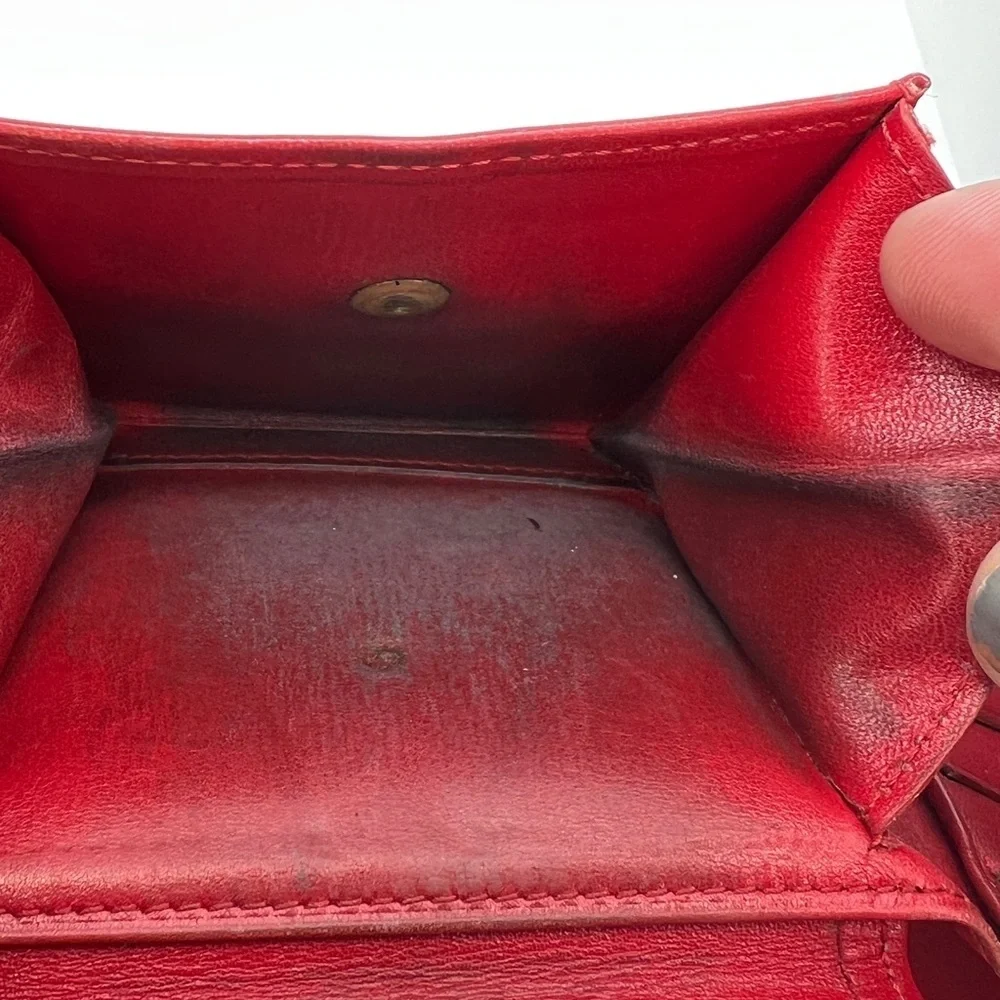 LOUIS VUITTON Bi-Fold Epi Wallet